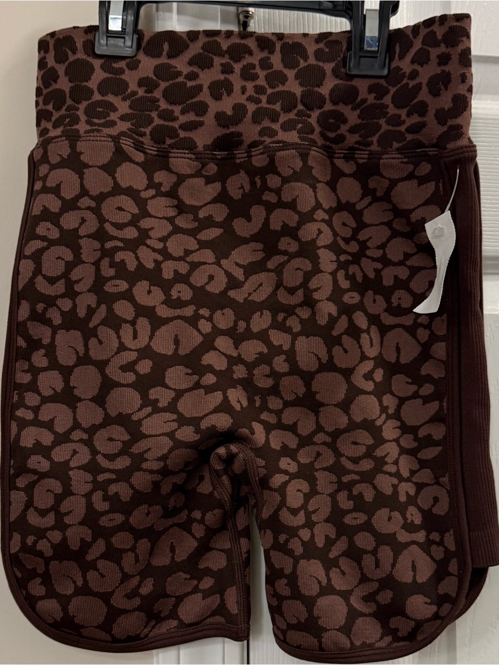 ru.ok Seamless Cheetah / Leopard Scrunch Butt Workout Shorts – Brown – Size S/M